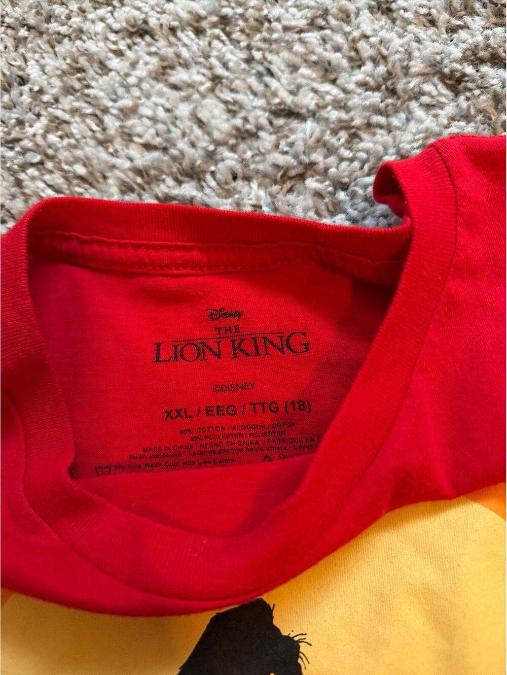 Disney Lion King Hakuna Matata Red Graphic T-Shirt XXL - Picture 2 of 2